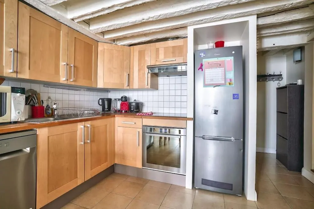 Superb 2 Bedroom Flat In Le Marais Neighborhood location